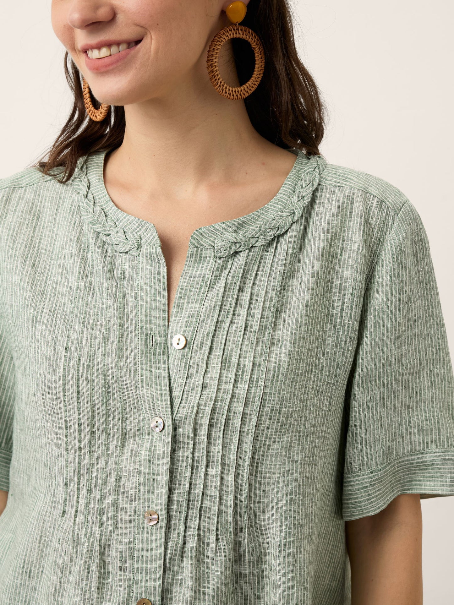 Blusa Verde con Cuello Bordado