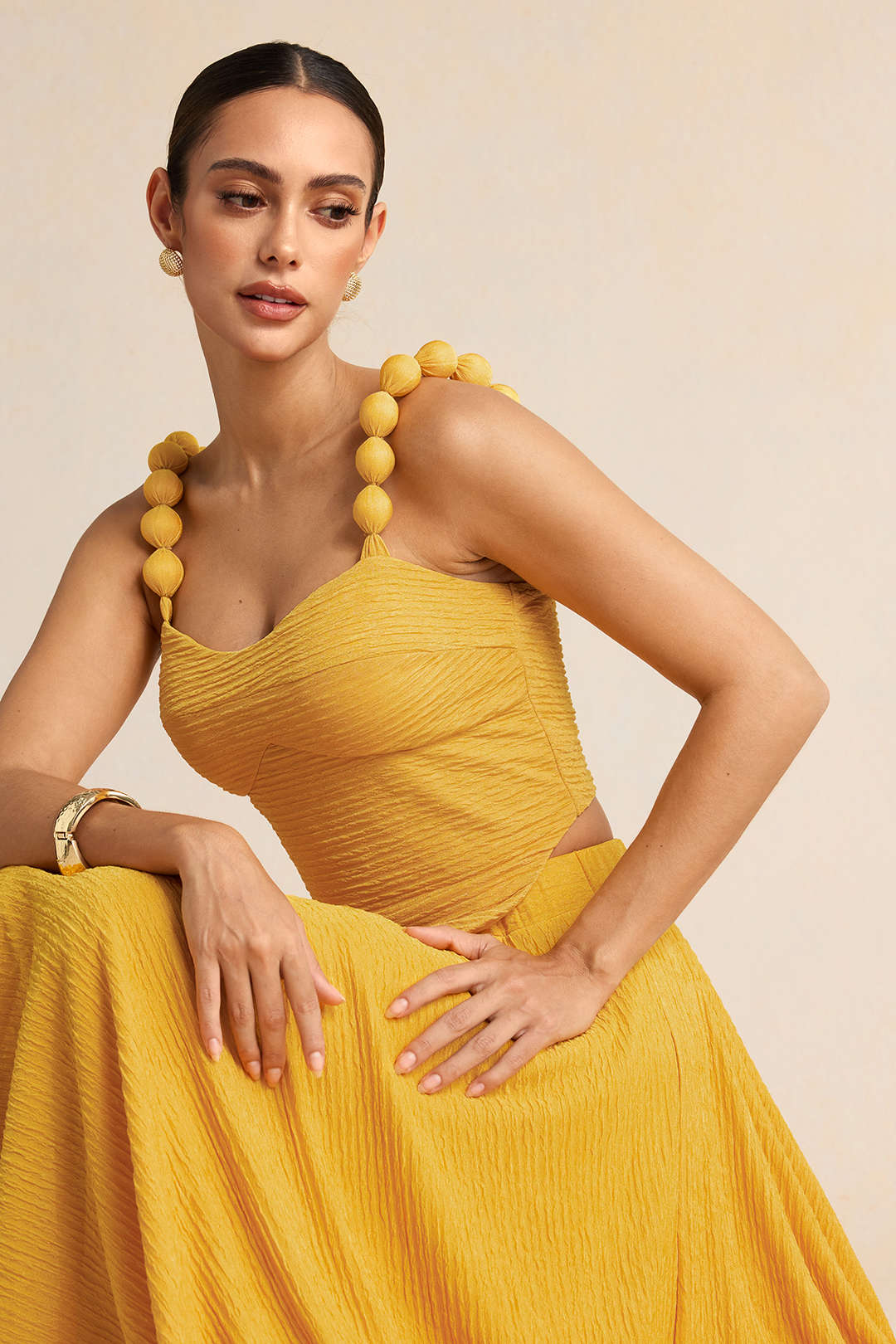 Top Amarillo Texturizado con Tirantes de Bolas