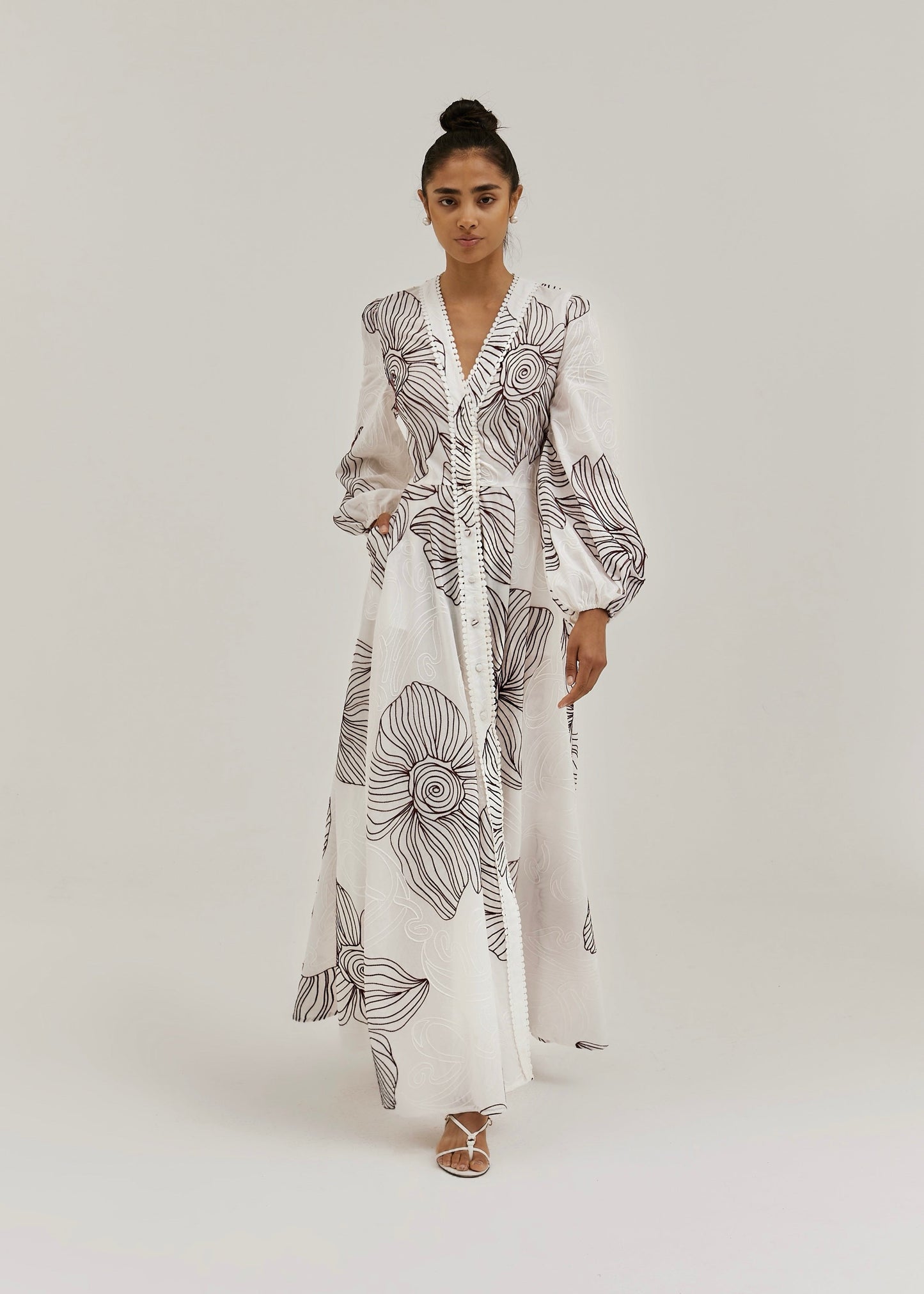 Vestido Camelia — Bordado Floral