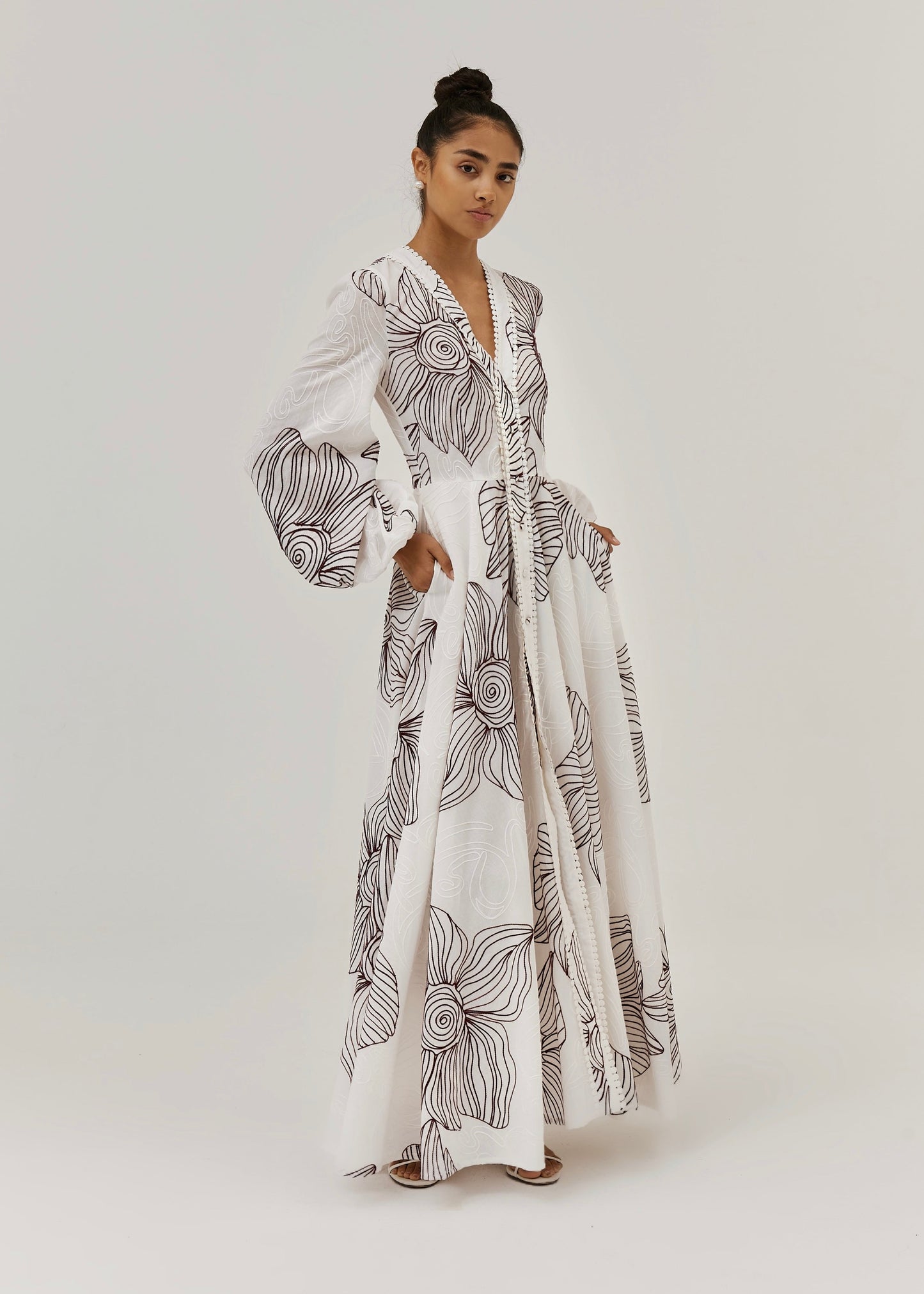 Vestido Camelia — Bordado Floral