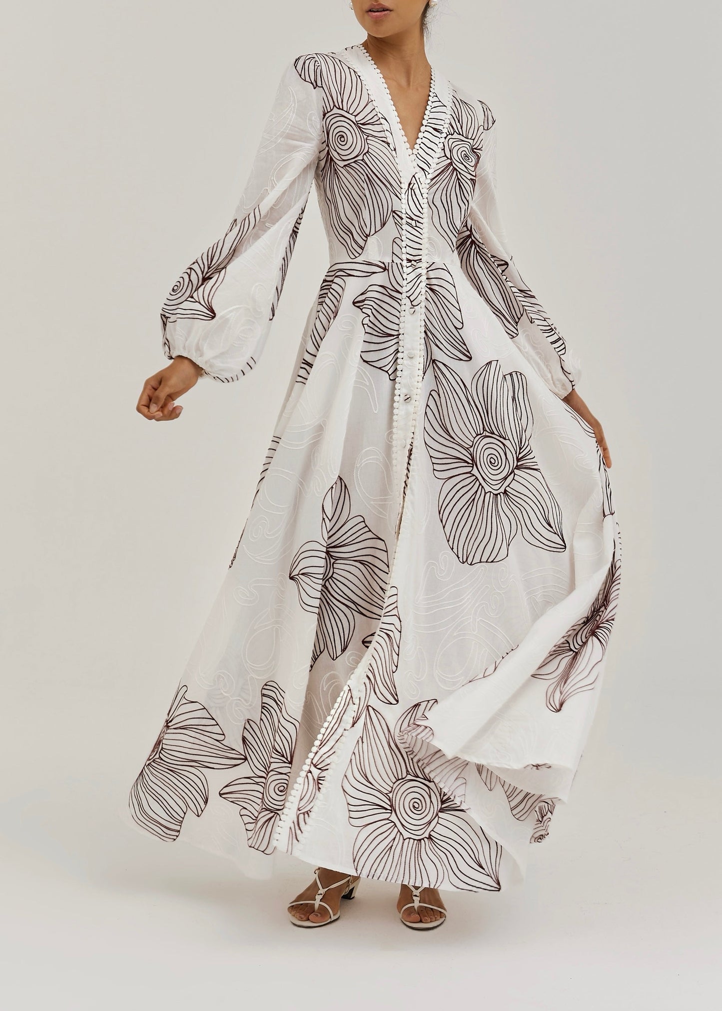 Vestido Camelia — Bordado Floral