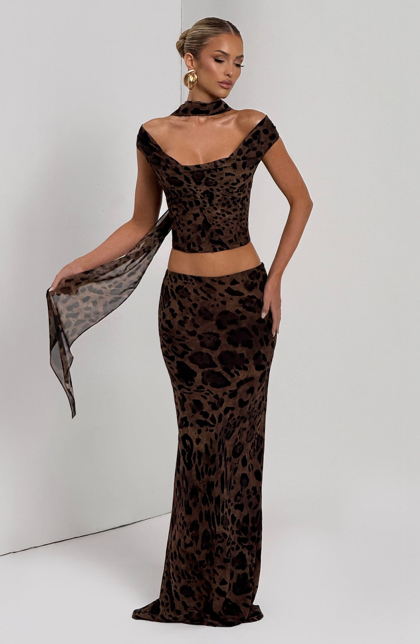 Top y Falda Leopardo Corte Sirena — Conjunto de Fiesta