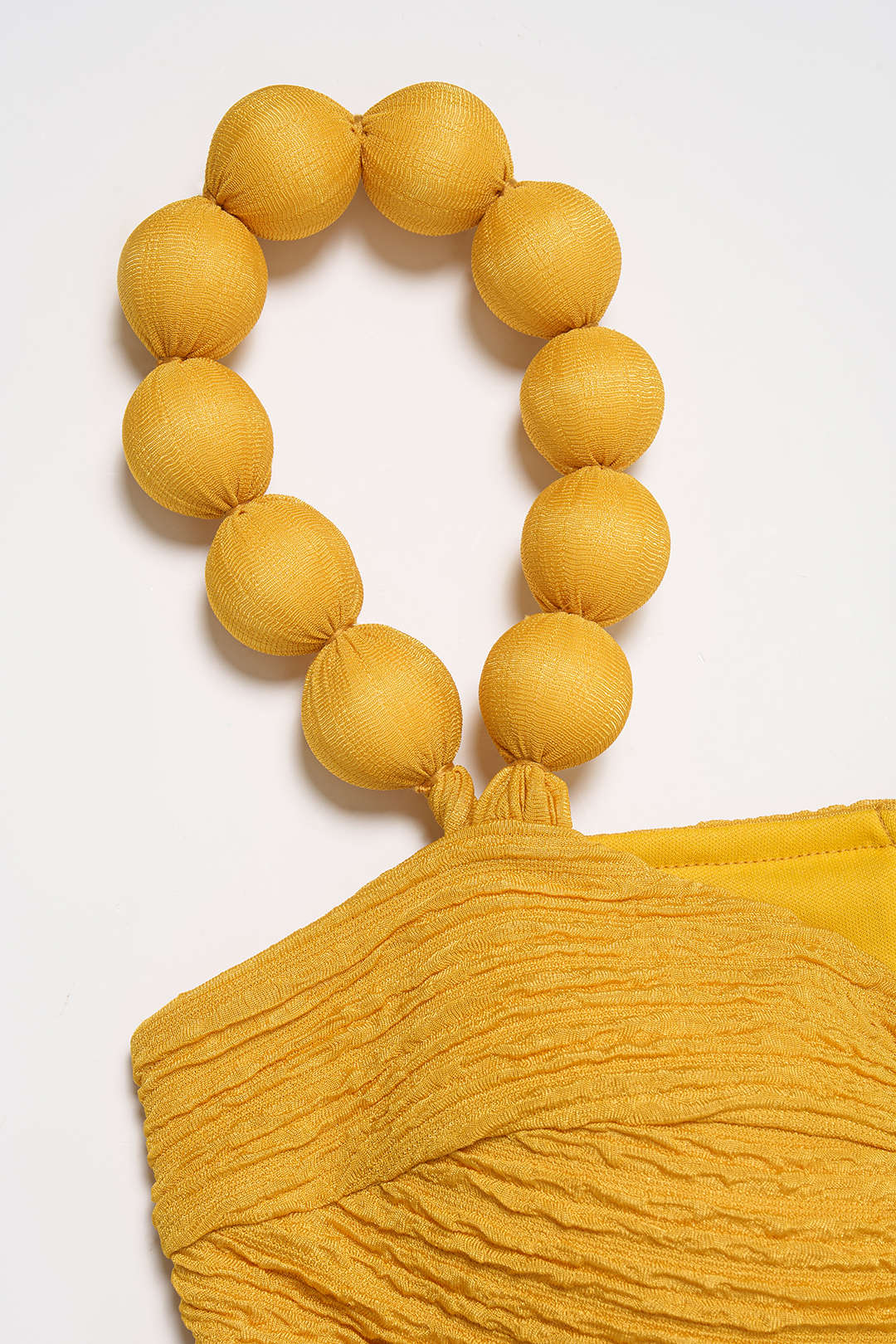 Top Amarillo Texturizado con Tirantes de Bolas